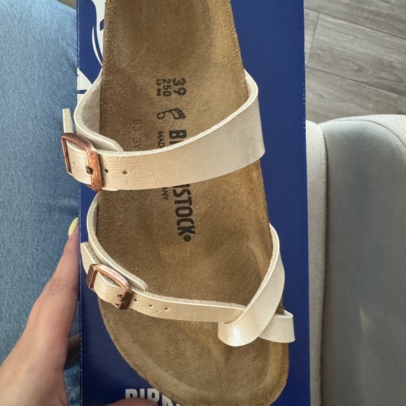 Birkenstock Sandles white pearl. New in box - Picture 4 of 6